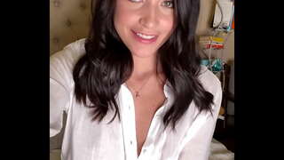 Masturberen terwijl haar beste vriendin doet hetzelfde