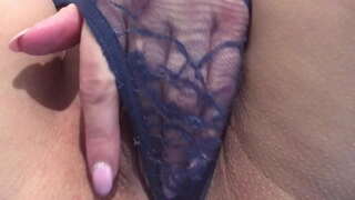 Njena muca potrebuje kurac v notranjosti. Close-Up