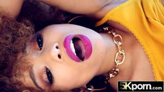 Bazi nagy Fekete Bébi Pattog a Kakas