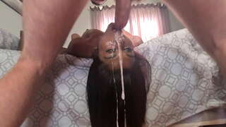 Desi fahişə üz-üzə çevrilmiş