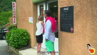 Sexy Tiffany Leiddi faigheann hardfucked le crua coileach guy