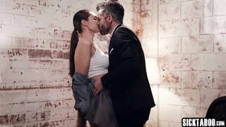 Тачаангуй MILF Белла Rolland авсан fucked маш хатуу, гүн гүнзгий, тэр маш их таалагдсан