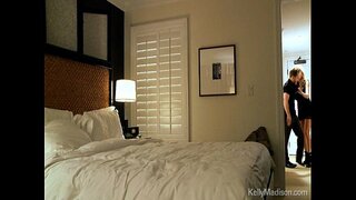 Жаркий секс в отеле с бюстгальтером жены